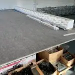 Coffre et pièces de volets roulants préparés sur une table de travail dans un atelier de fabrication