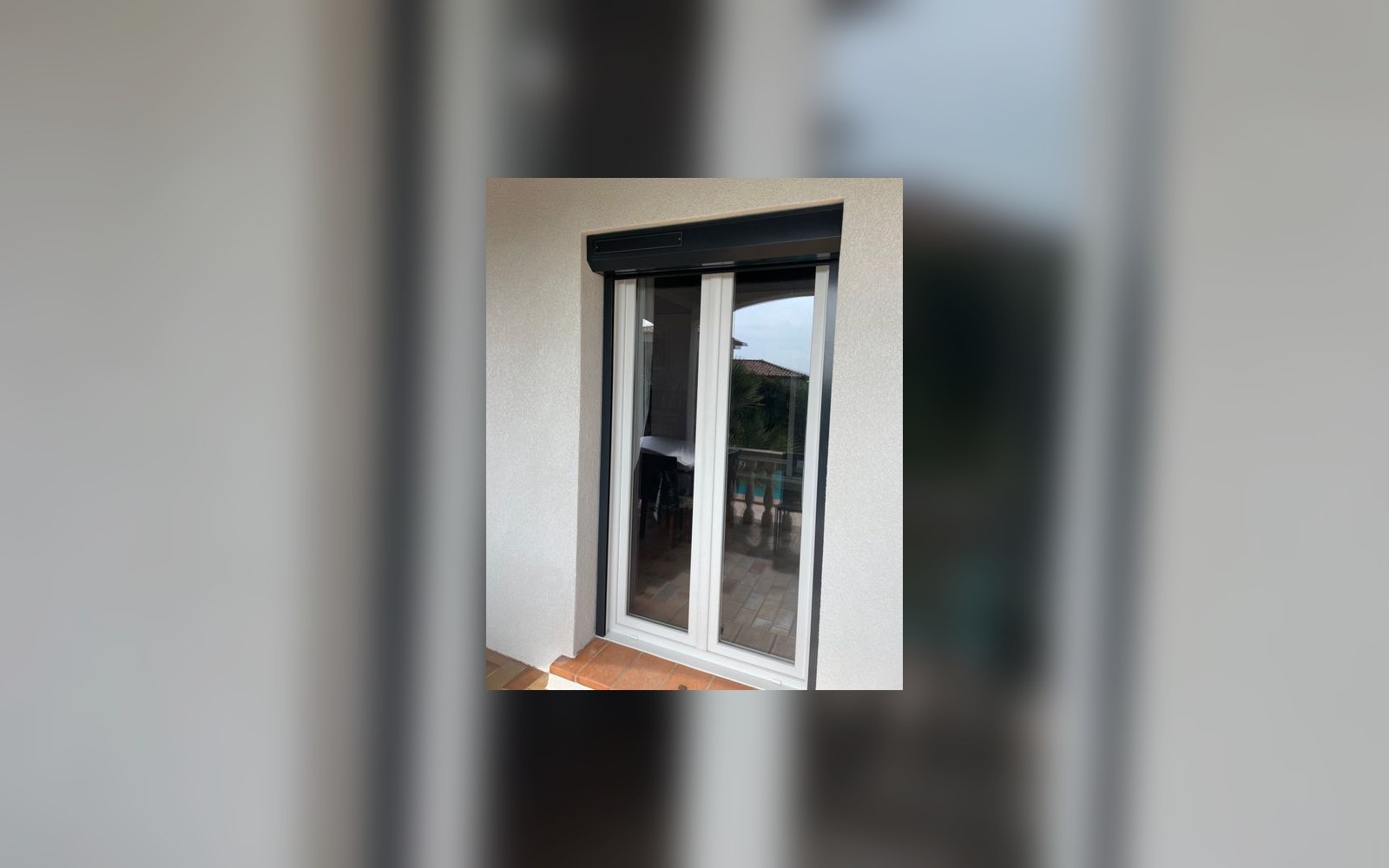 Volets roulants aluminium sur fenêtres PVC
